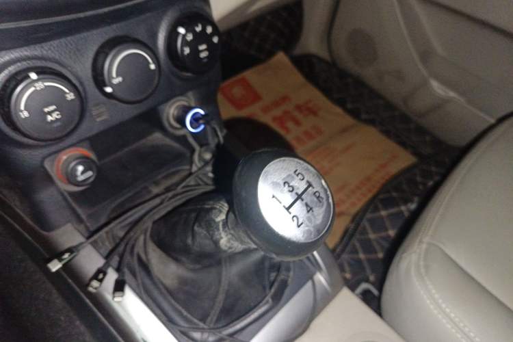 Used Land X8 2012 Explorer Edition 2.0T Diesel 4x2 Luxury Model Gear Lever