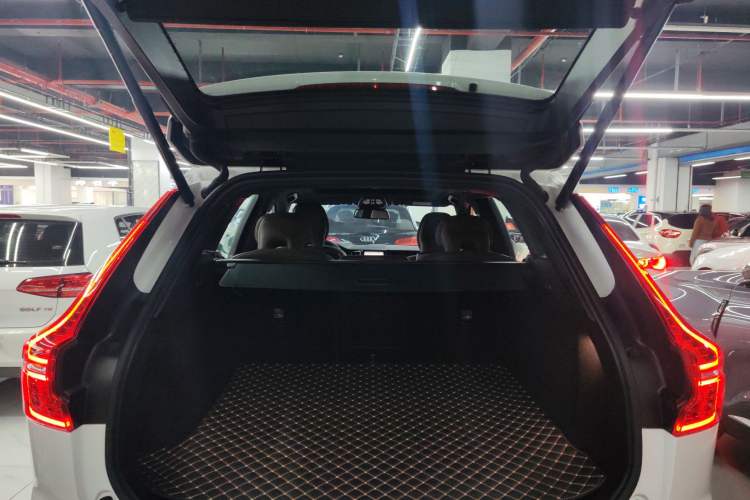 Used Volvo XC60 2025 B5 4x4 Smart Luxury Edition Trunk