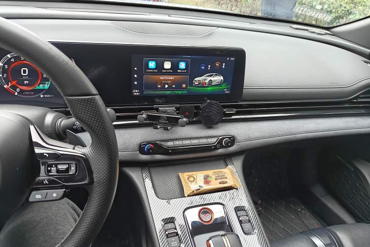 Used GAC Trumpchi EMPOW 2023 400T Automatic R PRO Audio And AC Panel