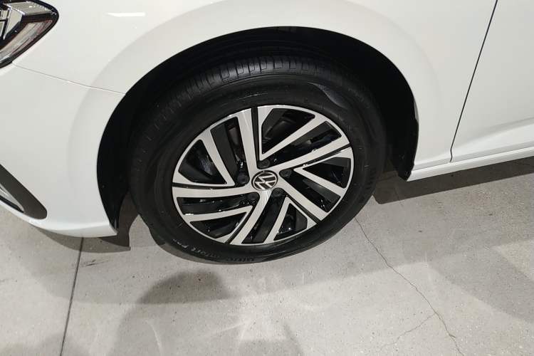 Used Volkswagen Lavida 2024 300TSI DSG Starry Sky Deluxe Edition Left Front Wheel Hub