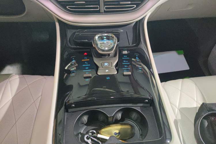 Used Denza D9 2022 DM-i 970 Four-Wheel Drive Prestige Model