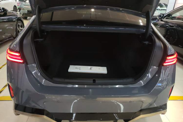 Used BMW 5 Series 2024 530Li Luxury Edition M Sport Package
