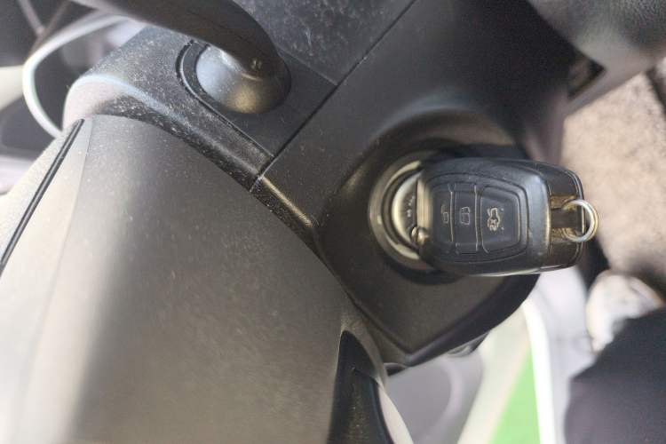 Used Ford Kuga 2013 1.6L GTDi Two-Wheel-Drive Trend Model Vehicle Key