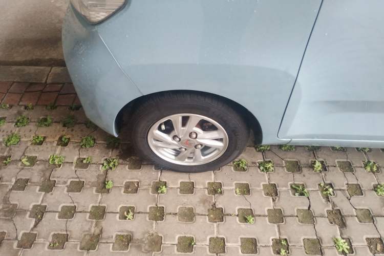 Used Wuling Hongguang MINIEV 2020 Enjoy Edition Lithium-Ion Battery Left Front Wheel Hub