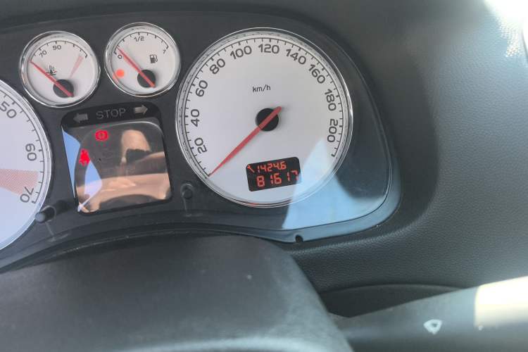 Used Peugeot 307 2012 1.6L Manual CROSS Odometer Close Up