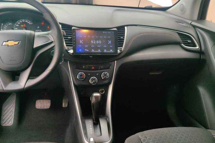 Used Chevrolet Trax 2017 1.4T Automatic Two-Wheel Drive Comfort Version Audio And AC Panel