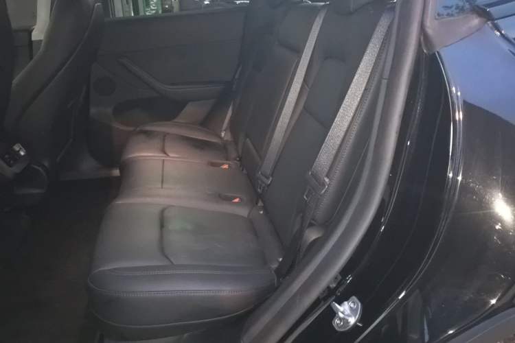 Used Tesla Model Y 2023 Rear-Wheel-Drive Version
