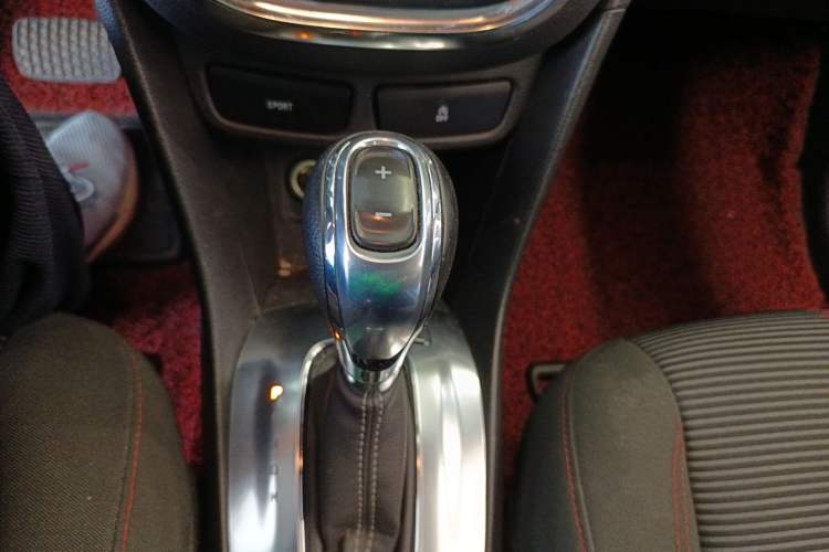 Used Buick Encore 2015 1.4T Automatic Two-Wheel Drive Urban Elite Version