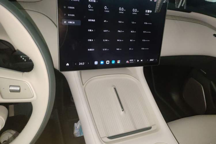 Used Xiaomi Auto YU7 2025 Ultra-Long Range High-Performance All-Wheel-Drive Max Edition Audio And AC Panel