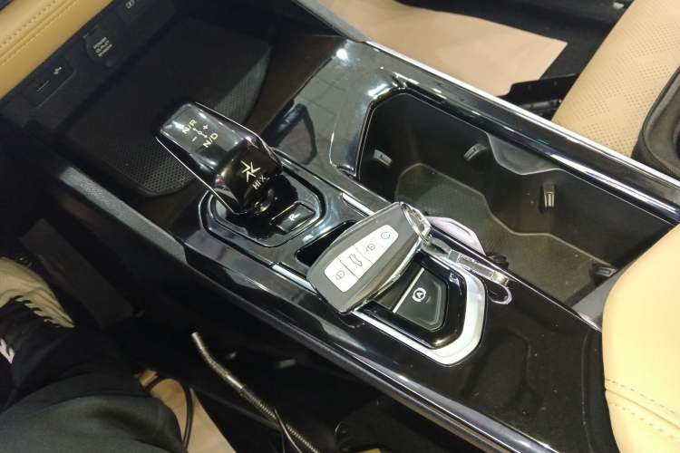 Used Geely Auto Emgrand L HiP 2024 Champion Edition 1.5TD-DHT Pro 100KM Excellence Model
