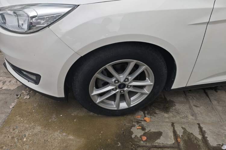 Used Ford Focus 2017 Hatchback EcoBoost 125 Automatic - Ultra-Powerful Style Edition with Smart Drive Features Left Front Wheel Hub