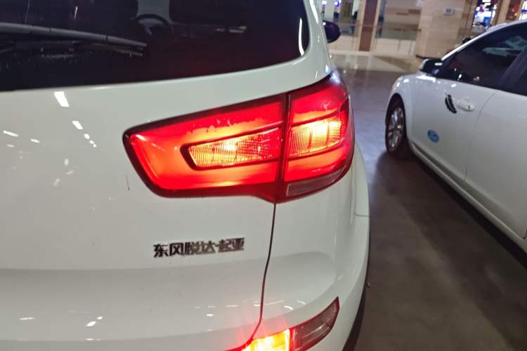 Used Kia Sportage R 2015 2.0L Automatic Two-Wheel Drive DLX Model Right Rear Taillight