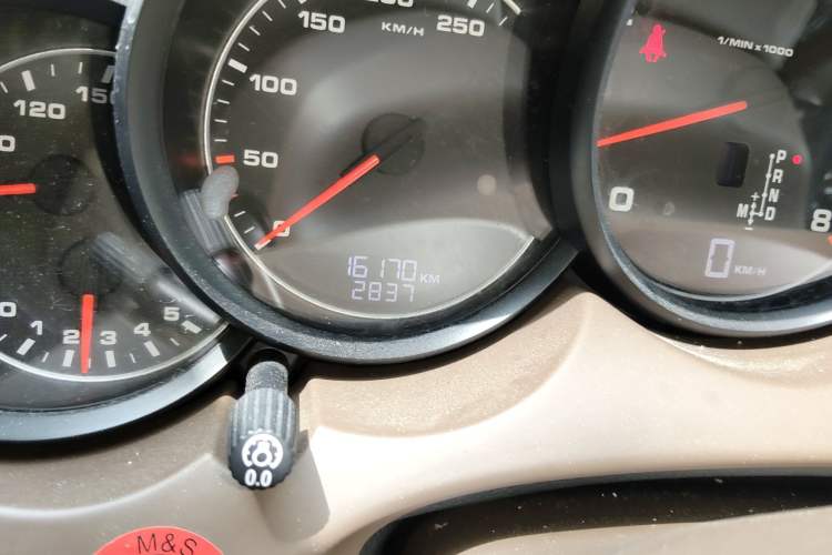 Used Porsche Cayenne 2011 Cayenne 3.0T Odometer Close Up