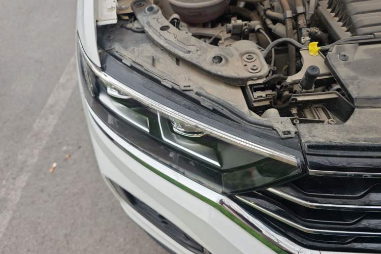 Used Volkswagen T-ROC 2022 280TSI DSG Two-Wheel Drive Comfort PLUS Right Front Headlight