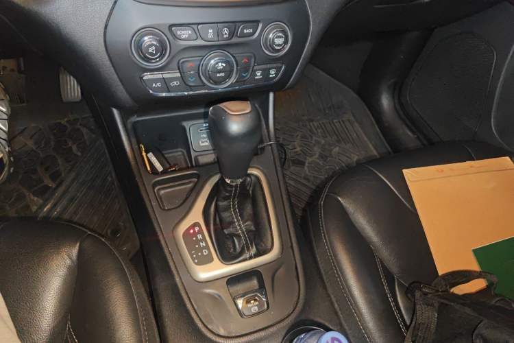 Used Jeep Cherokee 2017 2.0L Superior Edition
