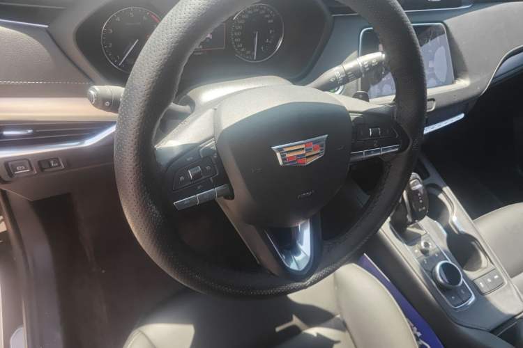 Used Cadillac XT4 2020 28T Two-Wheel-Drive Leading Version Steering Wheel