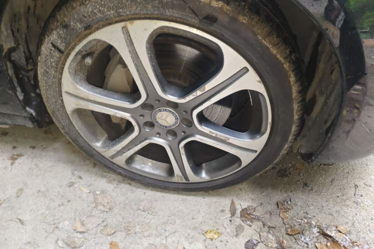 Used Mercedes-Benz E-Class 2016 E 300 L Sporty and Stylish Model