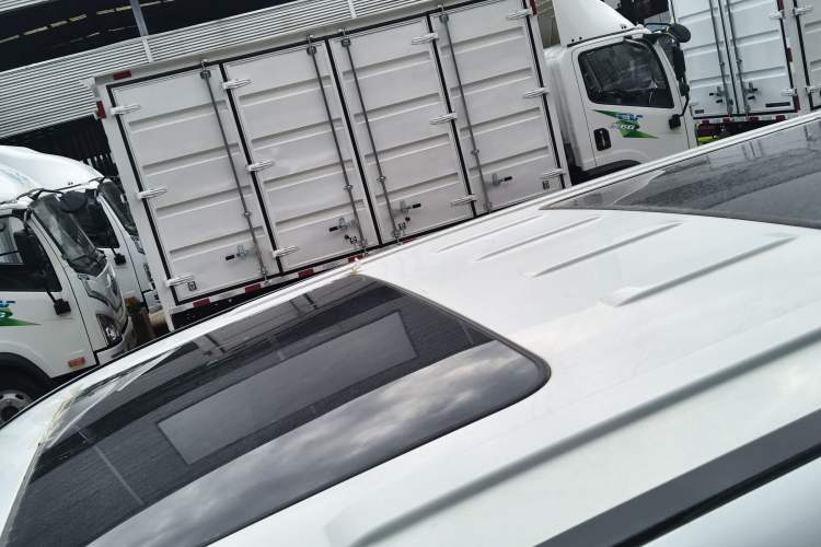 Used SAIC MAXUS G10 2016 2.0T Automatic Luxury Executive Edition Roof