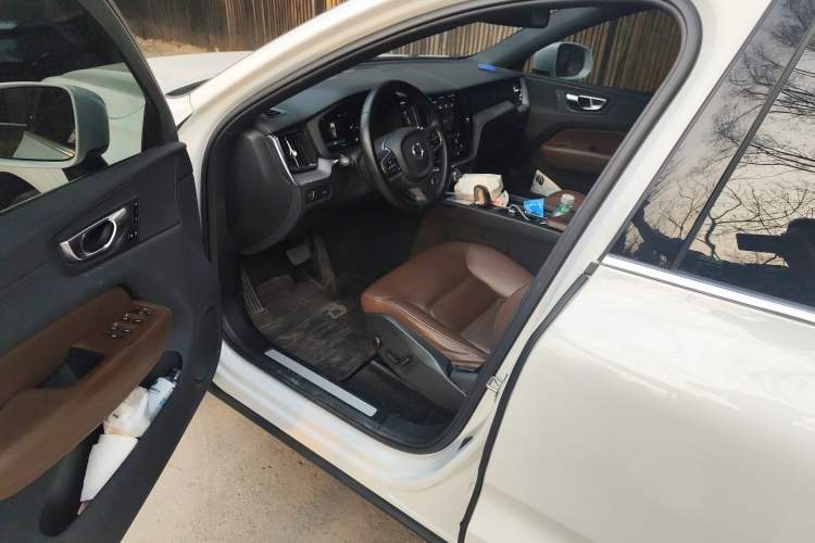 Used Volvo XC60 2022 B5 4x4 Zhiyi Luxury Edition
