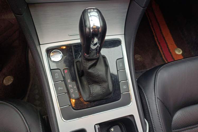 Used Volkswagen Passat 2014 1.8TSI DSG Prestige Edition Gear Lever