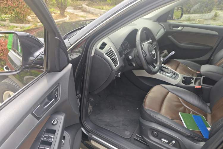 Used Audi Q5 2017 Plus 40 TFSI Ambition Model Driver Seat