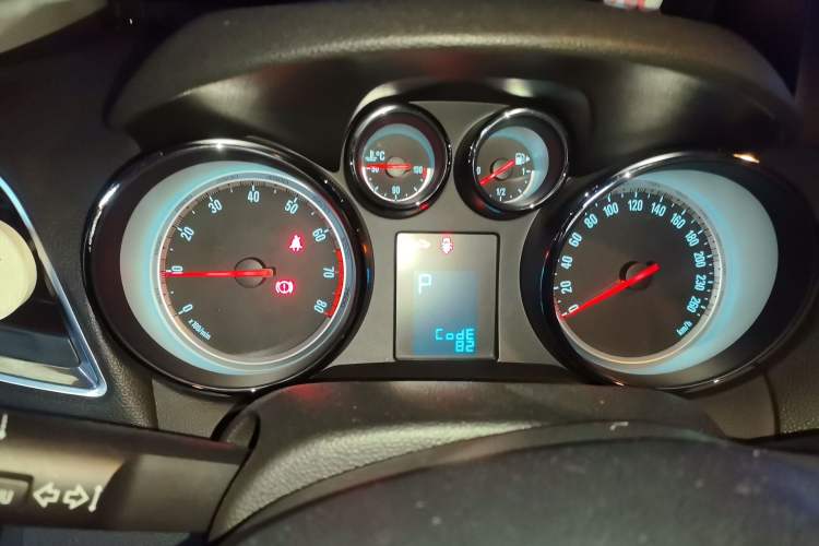 Used Buick Encore 2014 1.4T Automatic Two-Wheel Drive Urban Elite Model Instrument Cluster