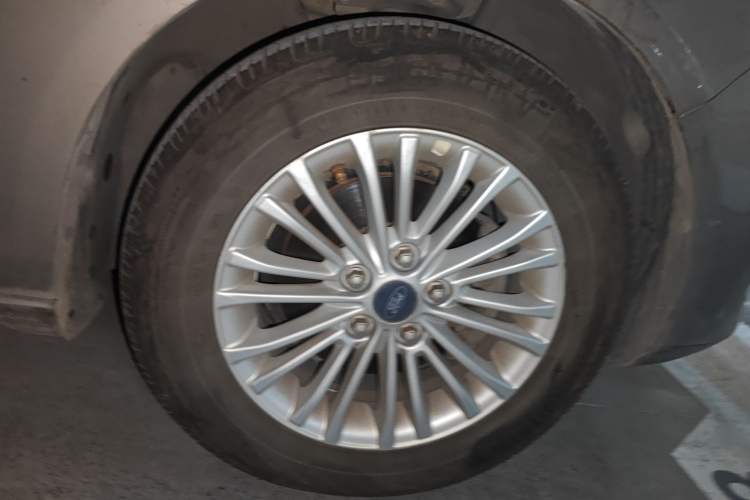 Used Ford Escort 2015 1.5L Automatic Comfort Edition Right Front Wheel Hub