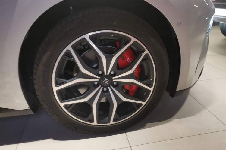 Used Dongfeng eπ eπ007 2025 Model Pure-Electric 565 All-Wheel-Drive Max Leading Edition Right Front Wheel Hub