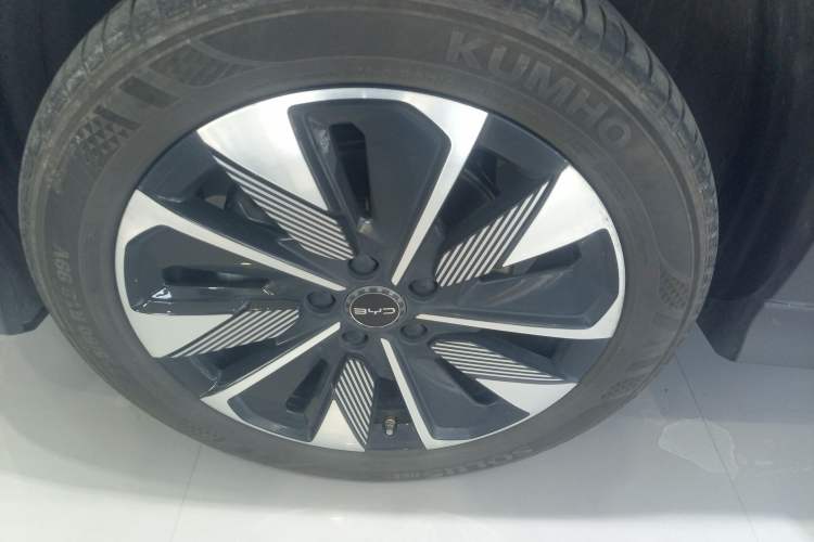 Used BYD Song PLUS New Energy 2025 DM-i 112KM Prestige Model Left Front Wheel Hub
