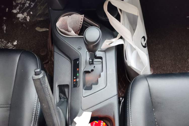 Used Toyota RAV4 2019 2.0L CVT Two-Wheel Drive Luxury Version China VI Standard