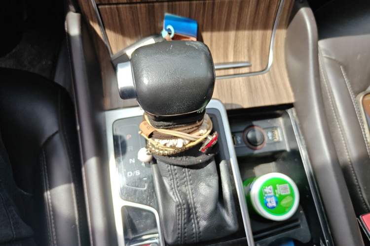 Used Roewe RX8 2018 30T Smart Connectivity Two-Wheel Drive Supreme Edition Gear Lever