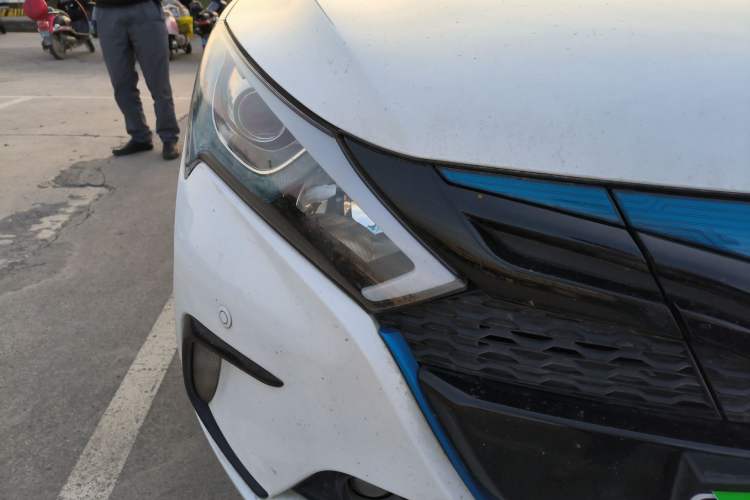 Used BYD Qin New Energy 2017 Qin EV300 Flagship Model Right Front Headlight