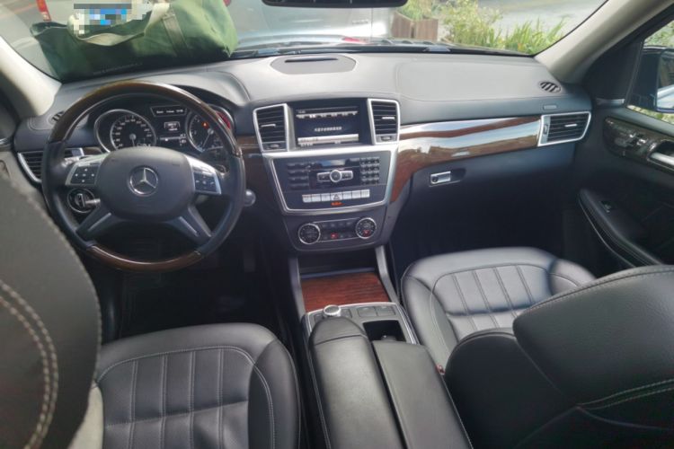 Used Mercedes-Benz GL-Class 2014 GL 350 CDI 4MATIC Center Console