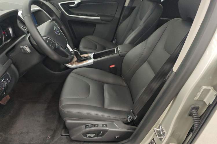 Used Volvo XC60 2017 T5 AWD Smart Upgrade Model
