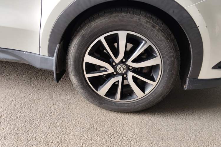 Used Dongfeng Fengon 580 2016 1.5T Manual Luxury Edition Right Front Wheel Hub