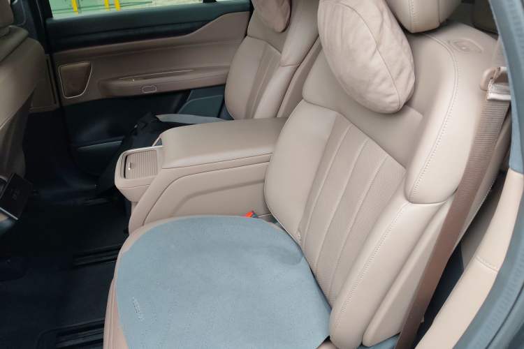 Used Nio ES8 2023 75 kWh Executive Edition Left Rear Seat