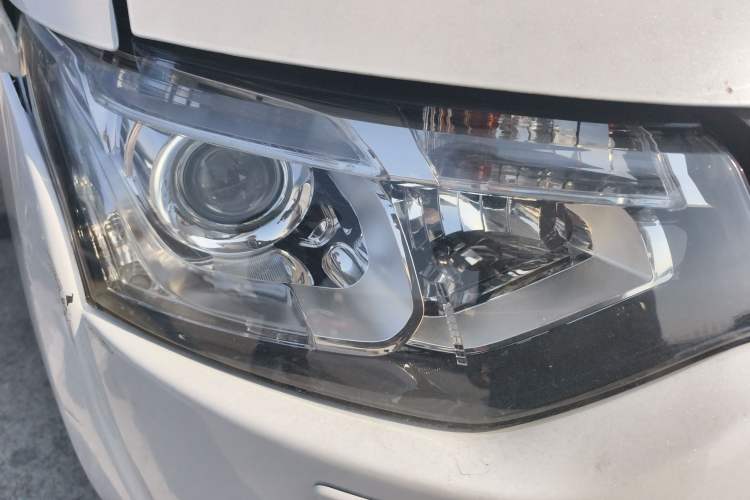 Used Mitsubishi Outlander 2013 2.4L 4x4 Luxury Navigation Edition 5 Seats Right Front Headlight