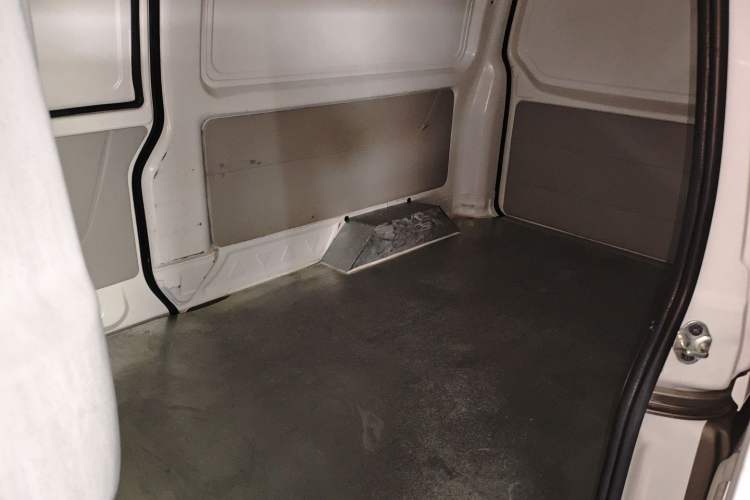 Used Jinbei New Hiace S 2023 1.5L Wealth Edition Van 2/5-Seater Non-Air-Conditioned Version SWC15M