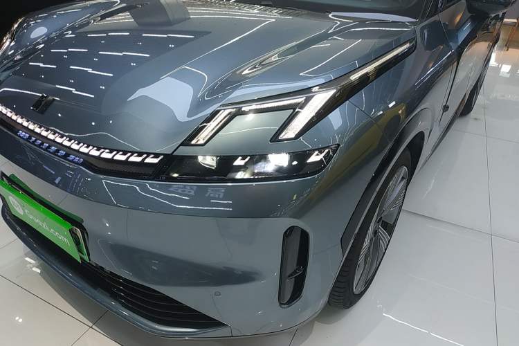 Used Lynk & Co 08 EM-P 2025 220 km All-Wheel-Drive Performance Halo
