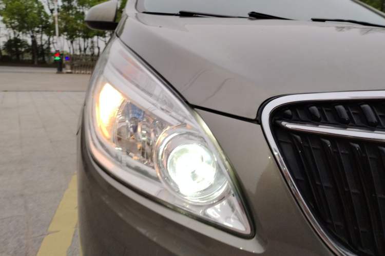 Used Buick GL8 2017 25S Prestige Version China V Standard Right Front Headlight