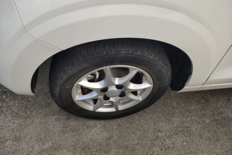 Used Roewe Clever 2022 311km QiQi BoBo Edition Left Front Wheel Hub