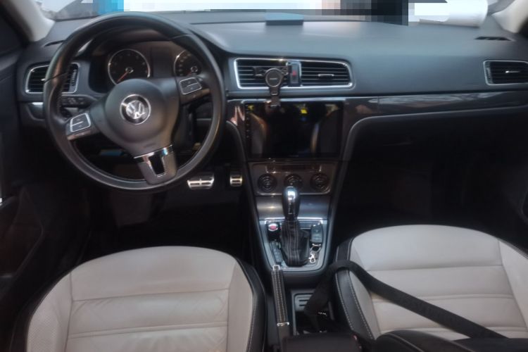 Used Volkswagen Cross Lavida 2014 1.4TSI DSG Center Console