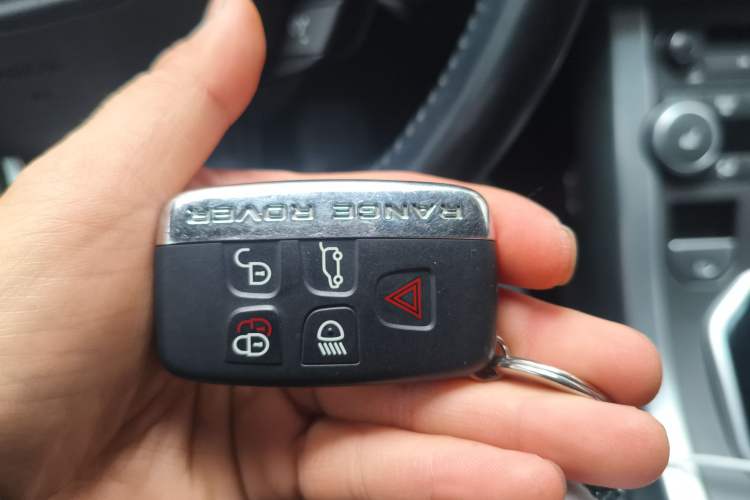 Used Land Rover Range Rover Evoque 2018 240 PS SE Smart Brilliance Edition
