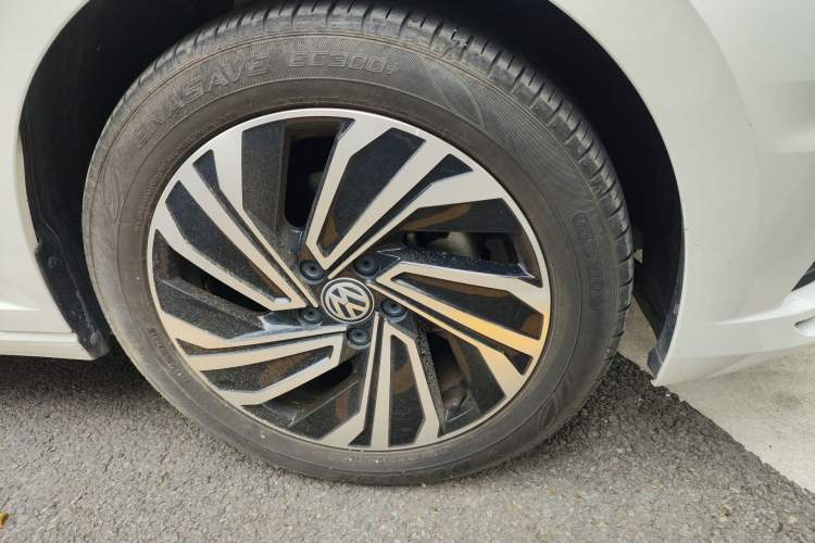 Used Volkswagen Sagitar 2021 280TSI DSG Excellence Edition Right Front Wheel Hub