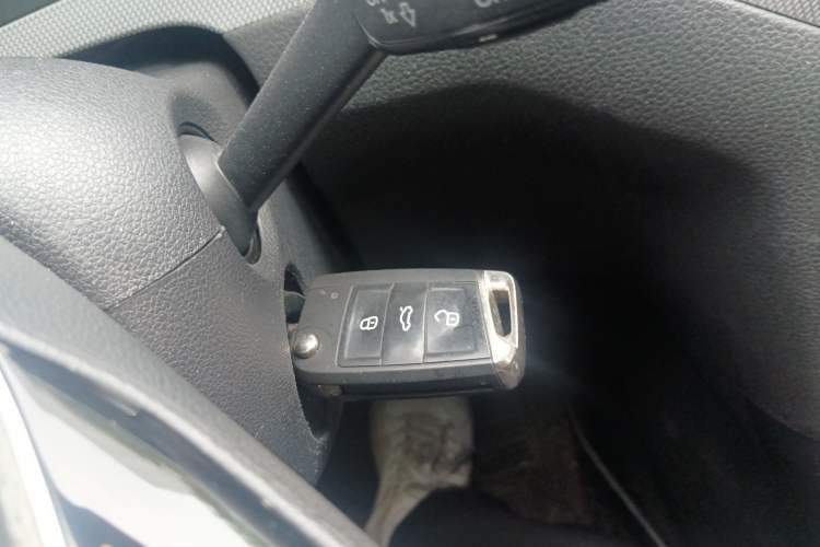 Used Volkswagen Golf Sportsvan 2019 1.6L Automatic Pure Model China V Standard Vehicle Key