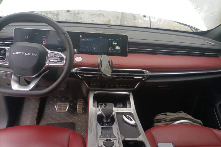 Used JETOUR X70 PRO 2023 1.5T DCT Comfort Edition 5 Seats Audio And AC Panel