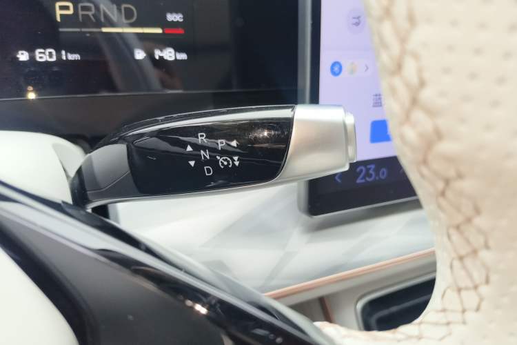 Used NETA L 2024 Extended-Range 310 Flash-Charge Red Edition
