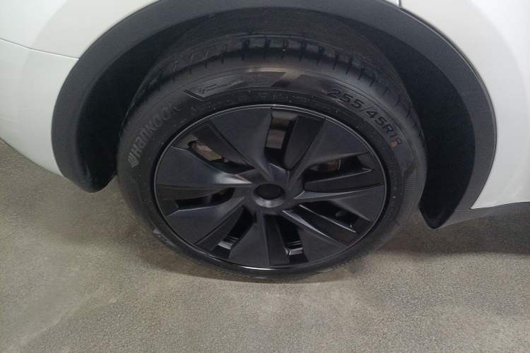 Used Tesla Model Y 2024 Long-Range All-Wheel-Drive Version Right Rear Wheel Hub