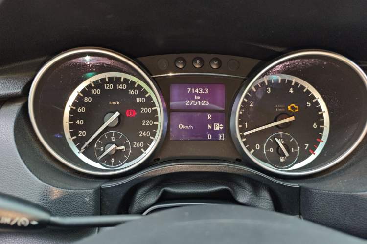 Used Mercedes-Benz R-Class 2017 R 320 4MATIC Business Edition Prestige Model Instrument Cluster