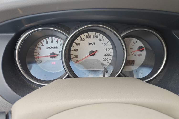 Used Nissan Livina 2010 Jingyue Edition 1.6L Manual All-Around Model